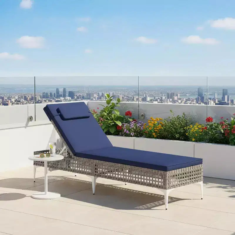 Chaise longue inclinable de patio avec dossier et coussin amovible